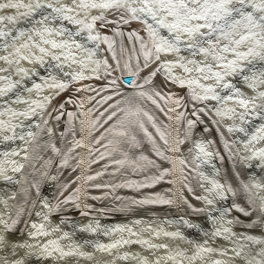 Lace detailed long sleeve